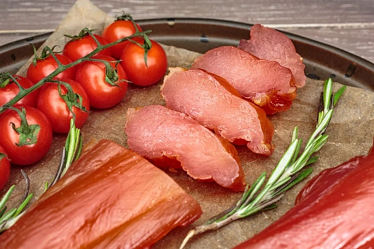 Пастрами из курицы сырокопченая